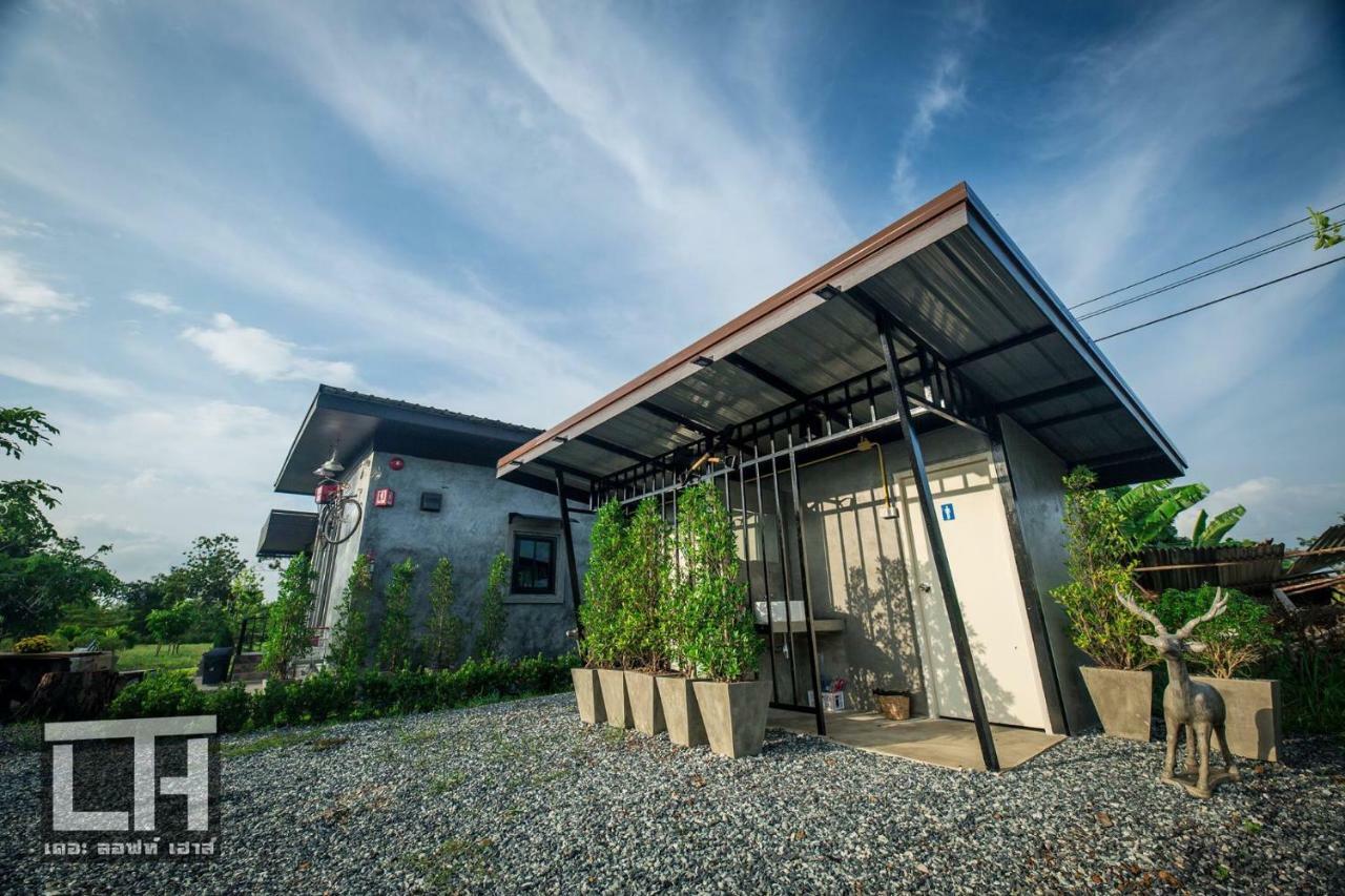 Отель The Loft House Sakaeo Watthana Nakhon Экстерьер фото