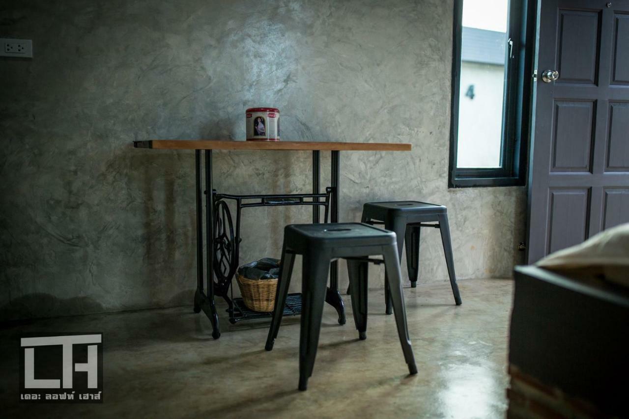 Отель The Loft House Sakaeo Watthana Nakhon Экстерьер фото