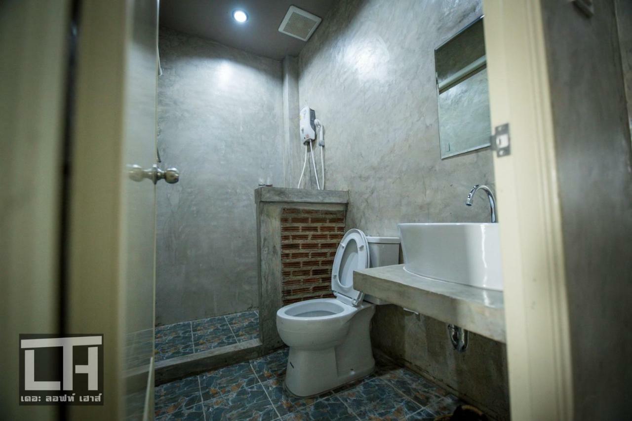 Отель The Loft House Sakaeo Watthana Nakhon Экстерьер фото