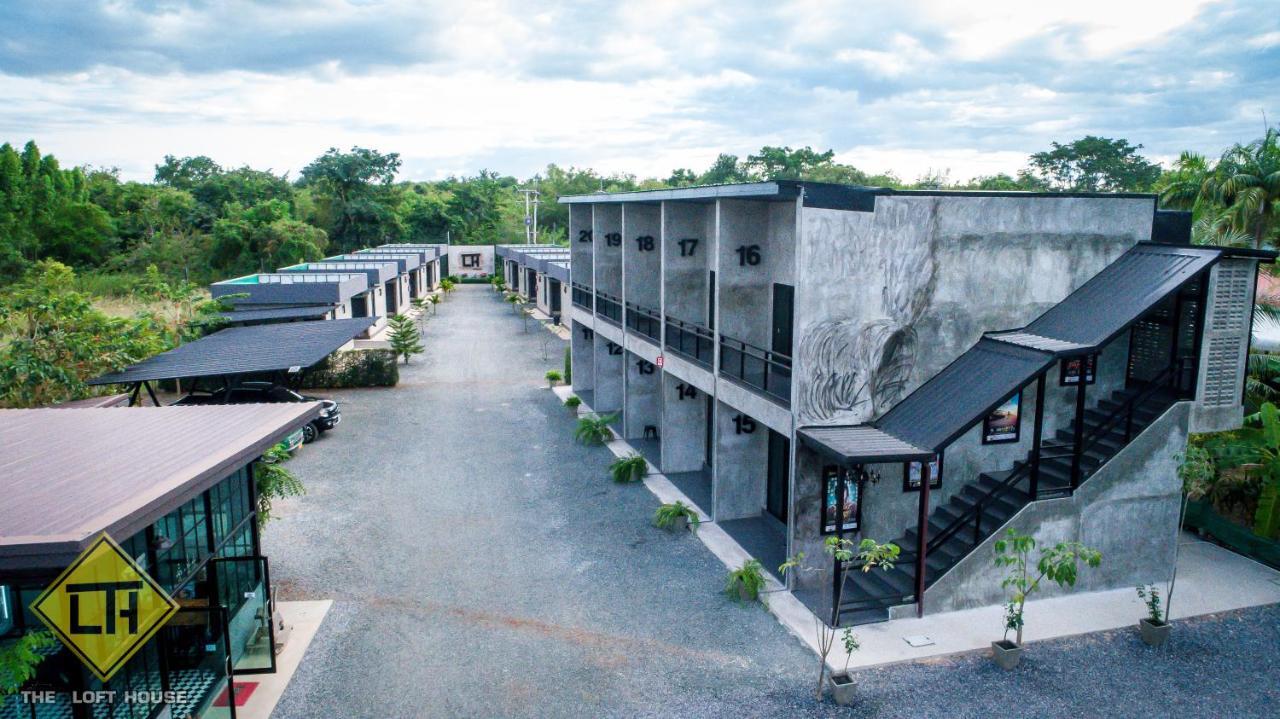 Отель The Loft House Sakaeo Watthana Nakhon Экстерьер фото