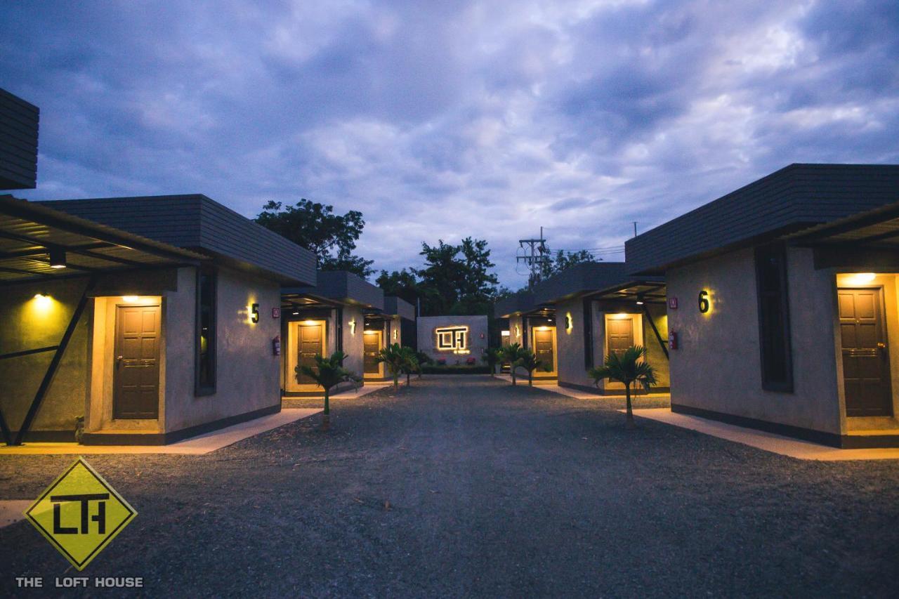 Отель The Loft House Sakaeo Watthana Nakhon Экстерьер фото