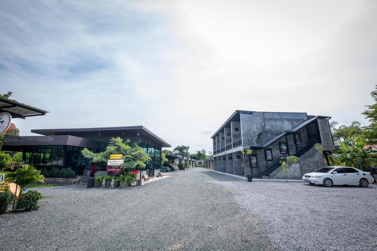 Отель The Loft House Sakaeo Watthana Nakhon Экстерьер фото