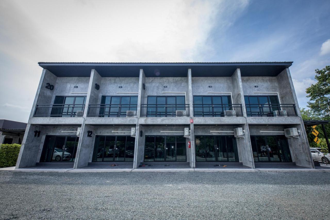Отель The Loft House Sakaeo Watthana Nakhon Экстерьер фото